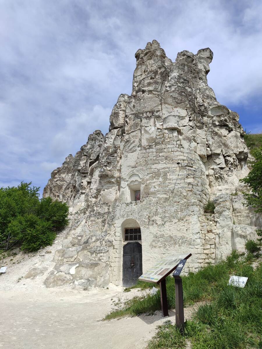 Природный, архитектурно-археологический музей-заповедник "Дивногорье" (фото автора).