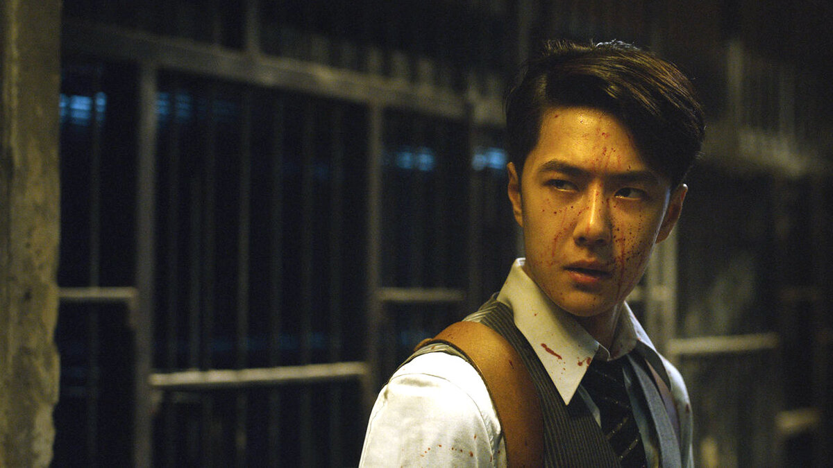 Ван Ибо. Окончил школу искусств в Корее. 