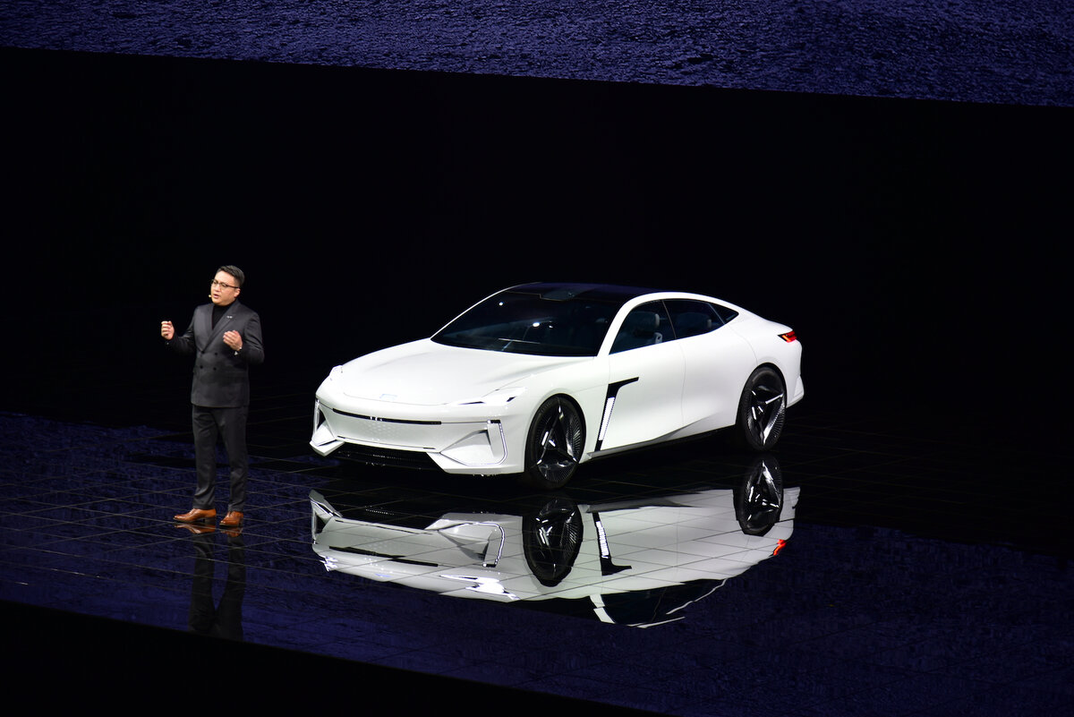 На фото: Презентация концепт-кара Geely Milky Way Light