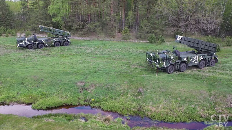 Полонез рсзо реактивные системы залпового огня. РСЗО Белоруссии Полонез. 300-Мм реактивная система залпового огня «Полонез» (Беларусь). Полонез дальность стрельбы.