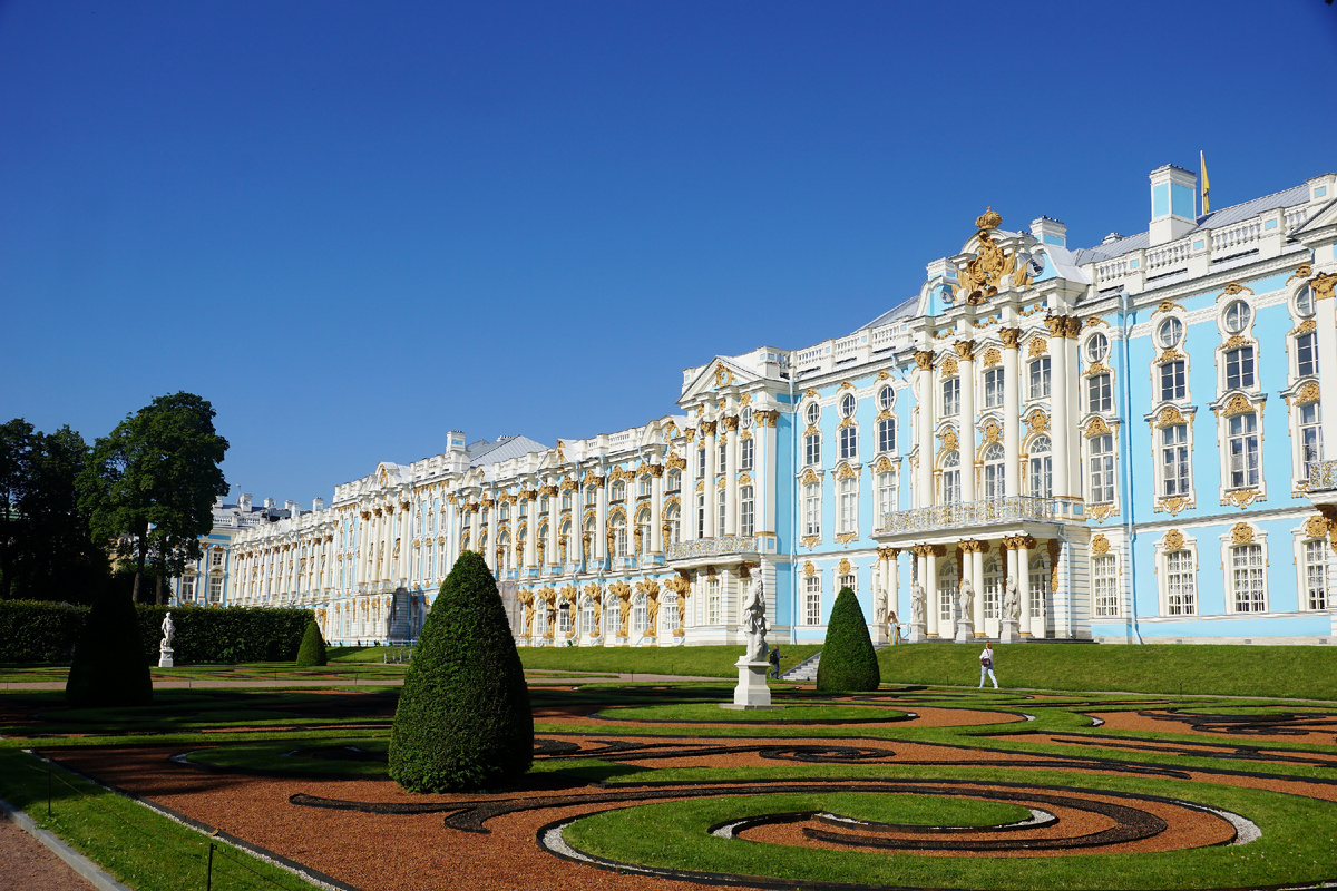 Верхняя терраса регулярного Старого сада. Фото автора.