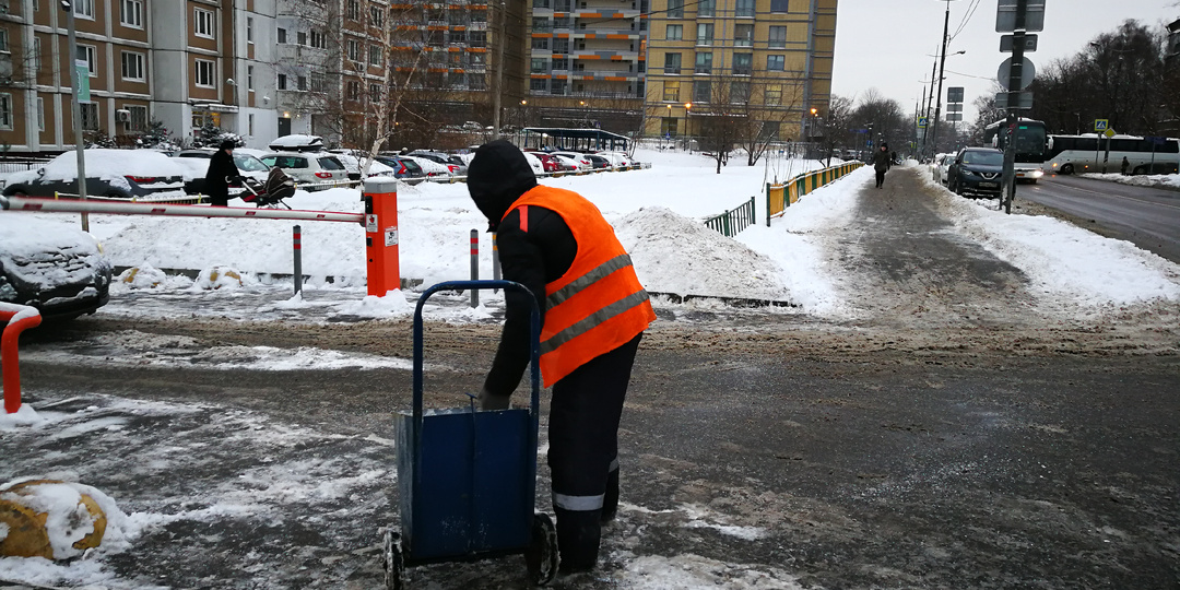 Кто, когда и как должен убирать снег и лед с территории у вашего дома и на дорогах