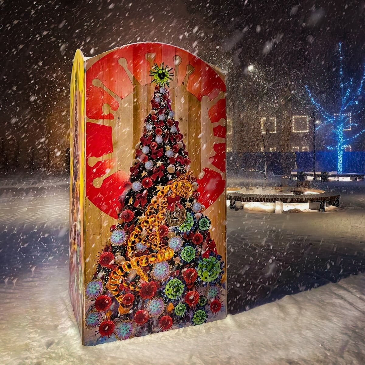 Вирусная стрит-арт-ель в Кронштадте.