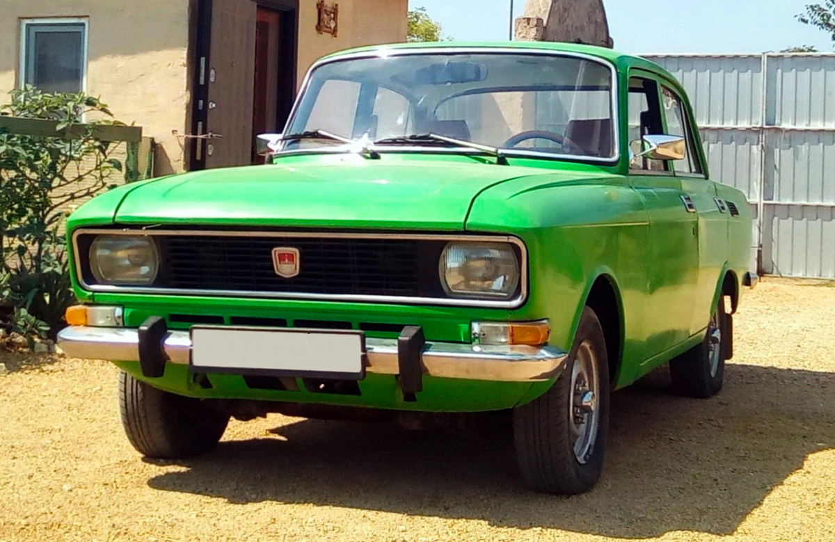 Машина для перемещения в пространстве и времени АЗЛК 2140.