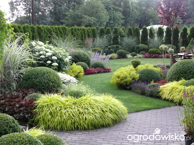 Разбор очень красивого польского сада: как все развивалось, какие находки, какие недостатки