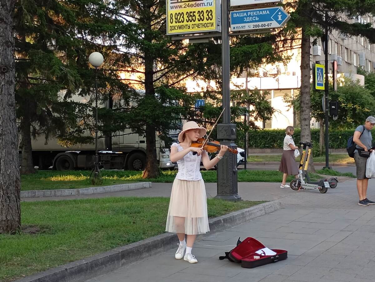 Фото автора.  Юная скрипачка