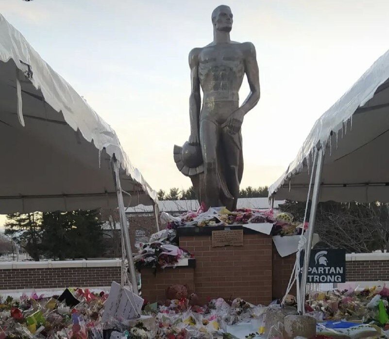 Главное внимание было сосредоточено на помощи выжившим и раненым. В дни траура весь университет, особенно место где прошла стрельба, были в цветах и фотографиях погибших. Местные бизнесы, учреждения и частные дома вывесили знаки поддержки. 
