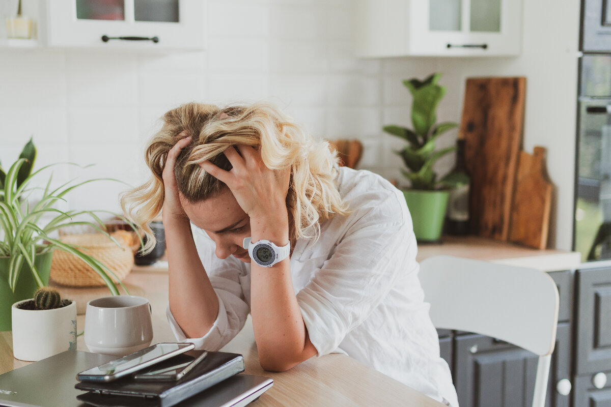 Сбой выработки гормонов может повлиять на обмен веществ или работу репродуктивной системы женщины.