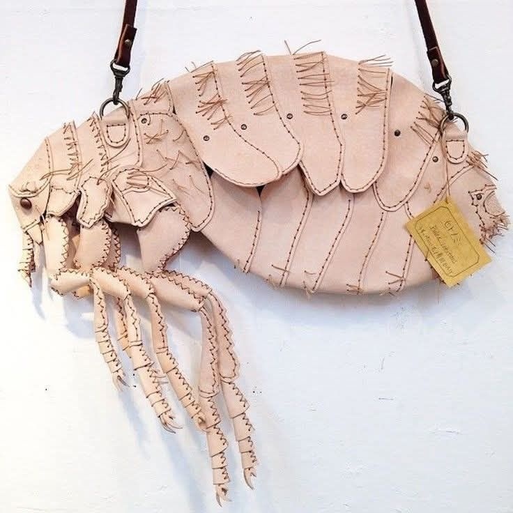 Flea bag by Japanese artist Amanojaku Hesomagari
♦ https://www.facebook.com/groups/designisfun/posts/746875341139487/