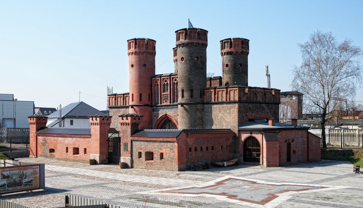 брест русский. брестская крепость памятник мужество. брестская крепость-герой холмские ворота мемориальный комплекс. беларусь брест брестская крепость. брест русский.