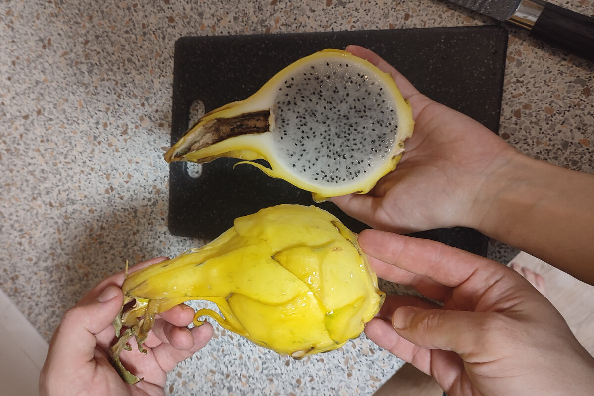 Питахайя, или драконий фрукт. Нам понравилась, хотя вкус у неё не насыщенный