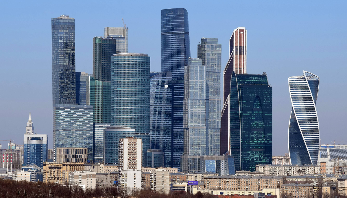 Москва-сити. Авторство: Dzasohovich (cropped by Florstein). Собственная работа, CC BY-SA 4.0, https://commons.wikimedia.org/w/index.php?curid=92878206