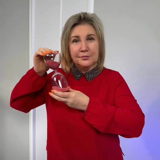 Коллеги, завтра будет завершающее занятие курса «Психотравма: как лечить эту „болезнь“»
Завтра мы выходим на практический уровень работы с травматическим опытом.
Речь пойдёт о том, как именно психолог может помогать клиенту справляться с травматическими переживаниями без перегрузки и ухудшения состояния.
На занятии будем разбирать:
🟣Как выстраивать работу между сложными переживаниями и ресурсным состоянием клиента
🟣Как восстанавливать эмоциональное равновесие после активации тяжёлых чувств
🟣Какие упражнения помогают вернуть ощущение контроля и опоры в настоящем
🟣Как использовать работу с воображением для мягкой переработки травматического опыта
🟣Какие действия специалиста действительно улучшают состояние клиента, а какие могут привести к срыву или отказу от дальнейшей работы ♦  https://www.facebook.com/permalink.php?story_fbid=pfbid0HnDAvHB5V6JMRcptY87er9P9cApzqzYd6QWPeMTqumc6Mf7apodaYTfYyZyvQGGil&id=100001030950594