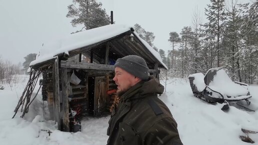 Скачать видео: ВЫГЛЯНУЛ УТРОМ ИЗ ИЗБЫ И ОБАЛДЕЛ. ТАКОГО ОНИ НЕ ОЖИДАЛИ. ПРОВЕРКА ЖЕРЛИЦ В УРАГАН. ПОЙМАЛИ ТРОФЕЙ НА ЖЕРЛИЦУ. КЛЁВАЯ РЫБАЛКА В КАРЕЛИИ