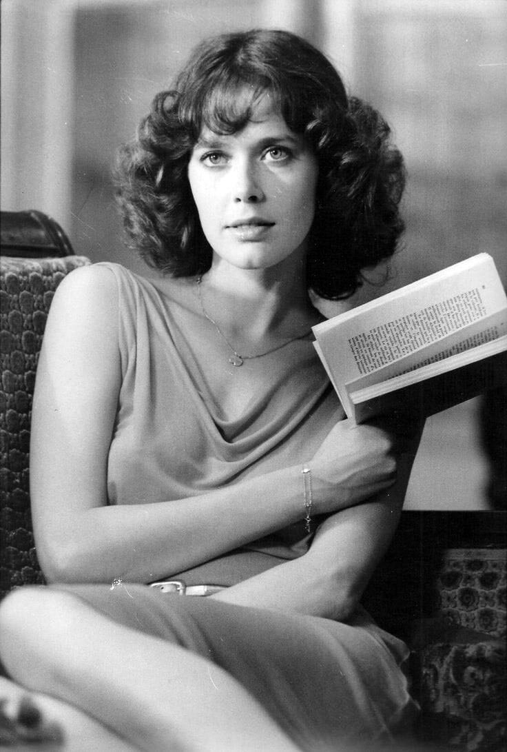 Порно видео Emmanuelle () Sylvia Kristel 1 h 33 min — смотри онлайн и бесплатно