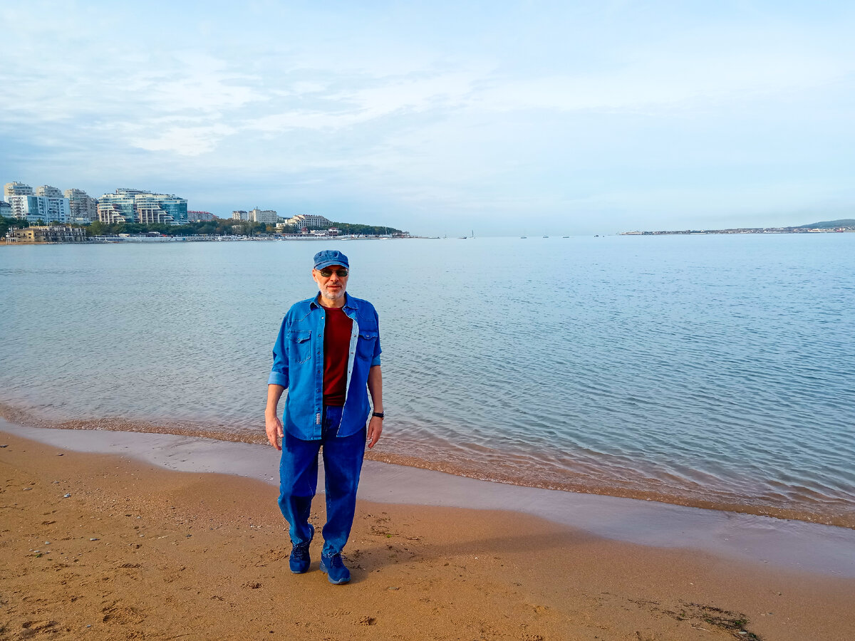 Автор рассказа и канала, Михаил Лекс