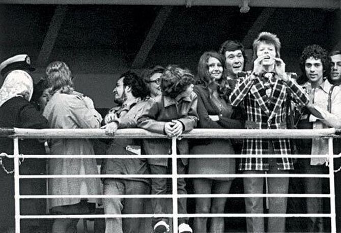 Дэвид Боуи и Джеффри МакКормак на борту парохода "Феликс Дзержинский". Фото из открытых источников