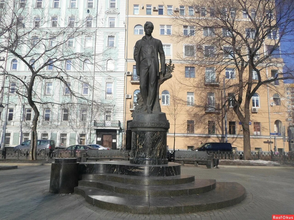 памятник С.А. Есенину в г.Москва на Тверском бульваре (фото из открытых источников)