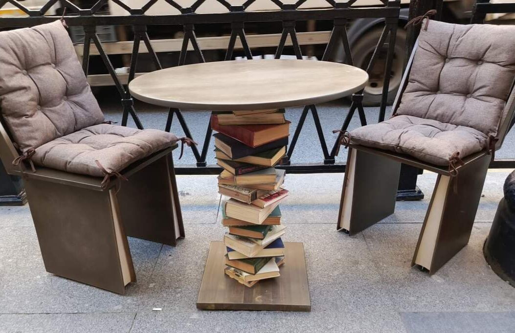  Проект: 
— "ОДИНОЧЕСТВО ГОРОДА"
Из серии: —
"Улицы. Дворы. Подворотни"
***
Фотографии художника 
Алексея Кирьянова, СПб.
***
Все мои фотографии сделаны простым телефоном 
(Но с хорошей камерой)
во время моих передвижений 
и хаотически---бесцельно —-нелепо---случайных
прогулок по нашему чудесному городу Санкт-Петербургу .... 
#алексейкирьянов
  ♦ https://www.facebook.com/ALEXEYKIRIANOFF/posts/pfbid032TctuhymrfcaM4AhdQCC2Uzproww2e3UbwL1wj4PS7QugKAVZpyH25jjRQhcGyp6l