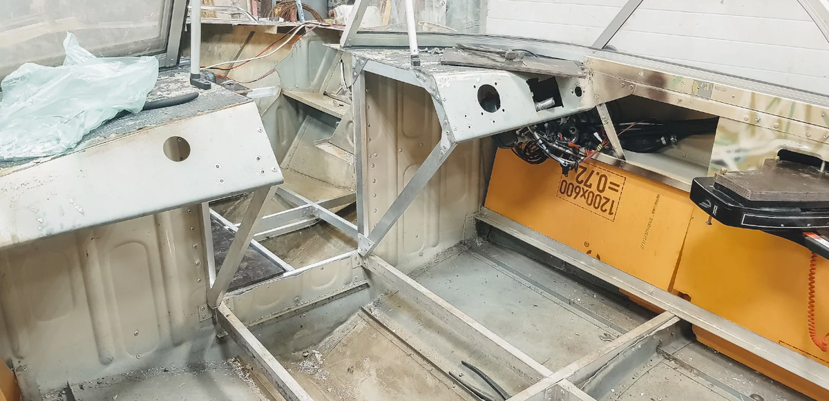 Глубокий тюнинг лодки... Напишите в комментариях, если узнали эту советскую модель.