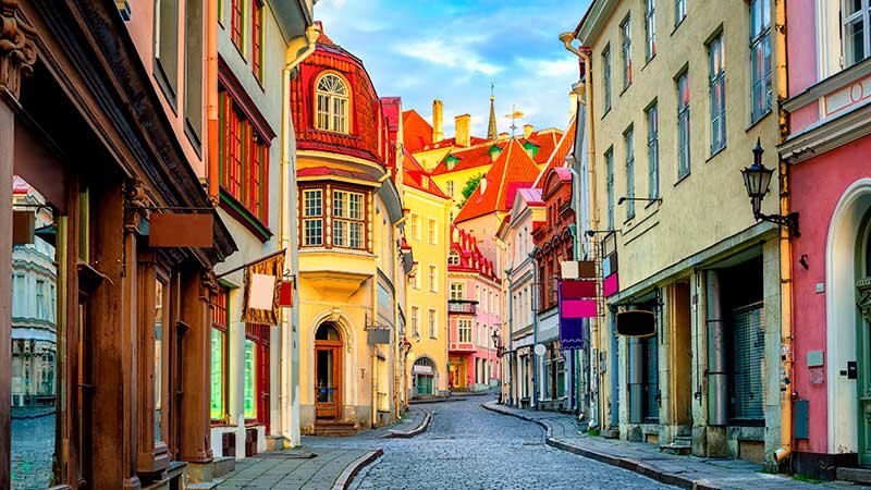 Временный вид на жительство в Эстонии — это статус, позволяющий иностранцу пребывать на территории государства определенное время, и обязательный к оформлению при нахождении в ЭР более 90 дней.