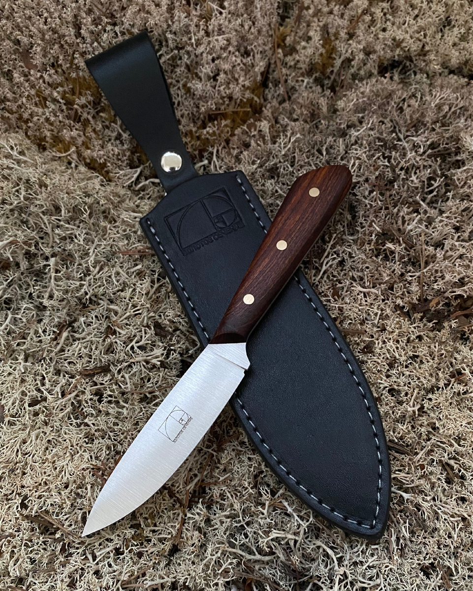 Тип спусков - выпуклая линза (convex). Материал клинка - AUS10Co. Материал рукояти - айронвуд. Стоимость - 10000₽