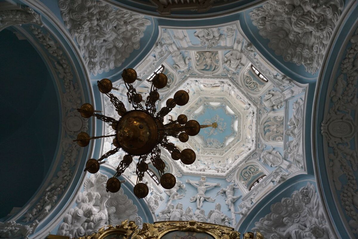 Знаменская церковь внутри