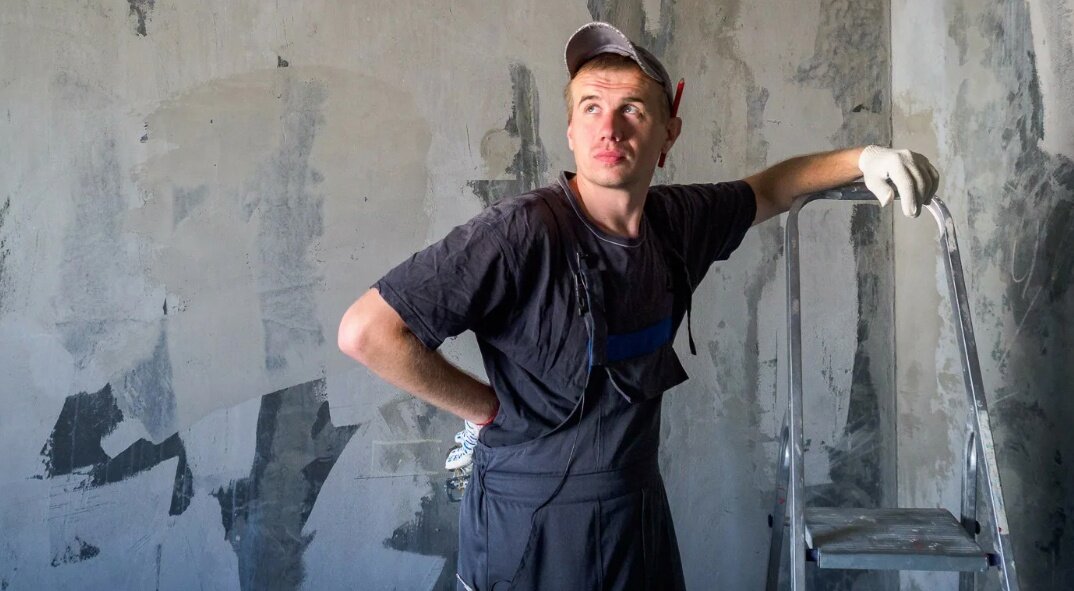 подшаманить квартиру или просто... подмести?