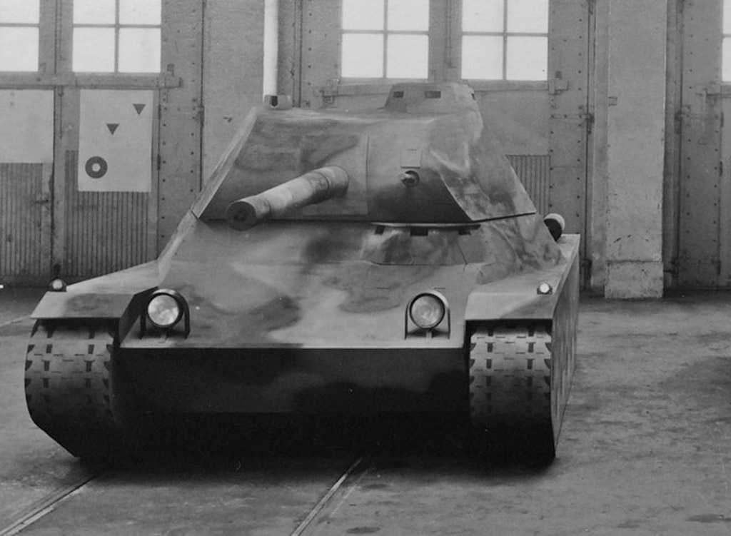 Фанерный макет Lanssverk Lansen, максимум, чего смогли добиться шведские военные во второй половине 40-х годов.