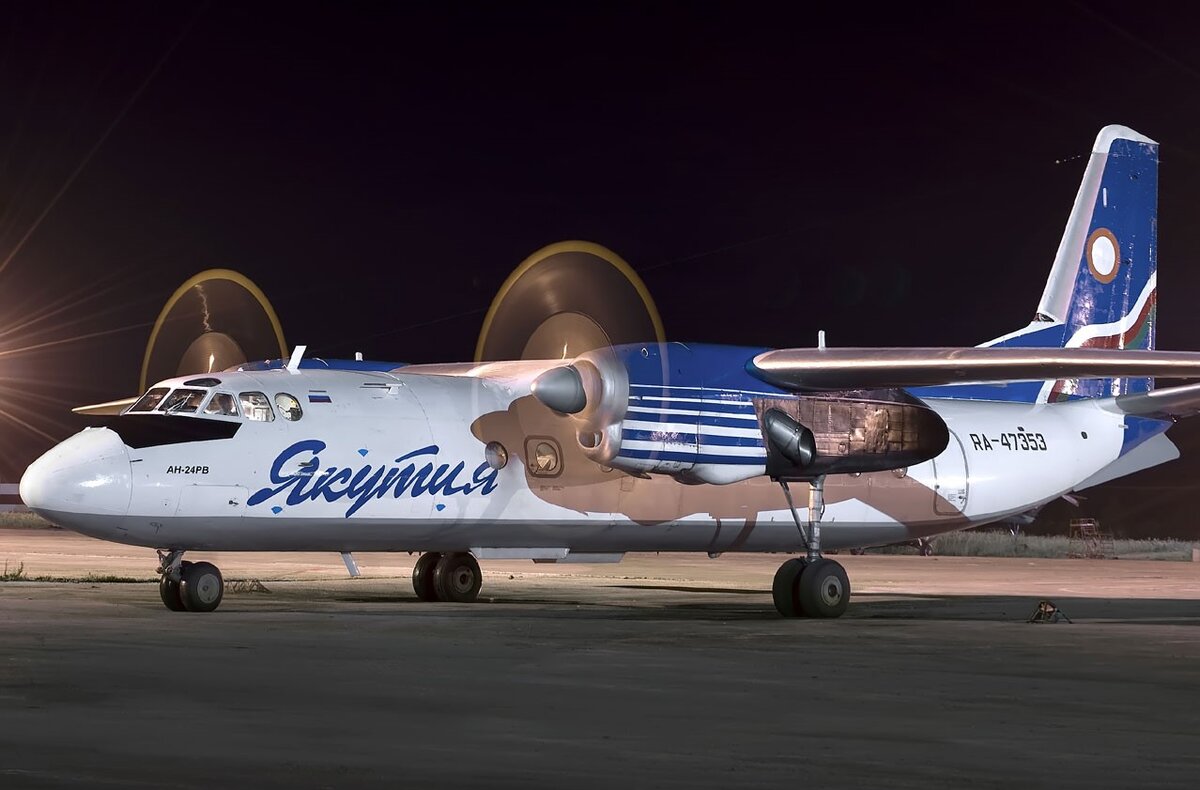 Ан-24РВ     Эта машина с бортовым номером 47353 была последней, которая пришла в Воронежский ОАО. Больше к нам, в Воронеж, Ан-24 не приходили... Я тогда еще только начал летать с инструктором, это было лето 1976 года. А со следующего, 1977 года в Воронеж начали поступать Ту-134А, и постепенно некоторая часть машин Ан-24, как и эта, были переданы в другие авиаотряды СССР...