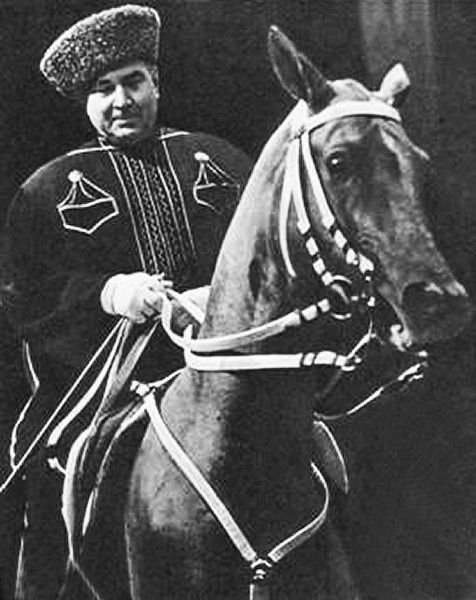 Туганов Михаил Николаевич (1900—1974) — советский осетинский цирковой артист и режиссёр. Народный артист РСФСР (1958). Участник Великой Отечественной войны. Член ВКП(б) с 1942 года. Источник: открытый доступ