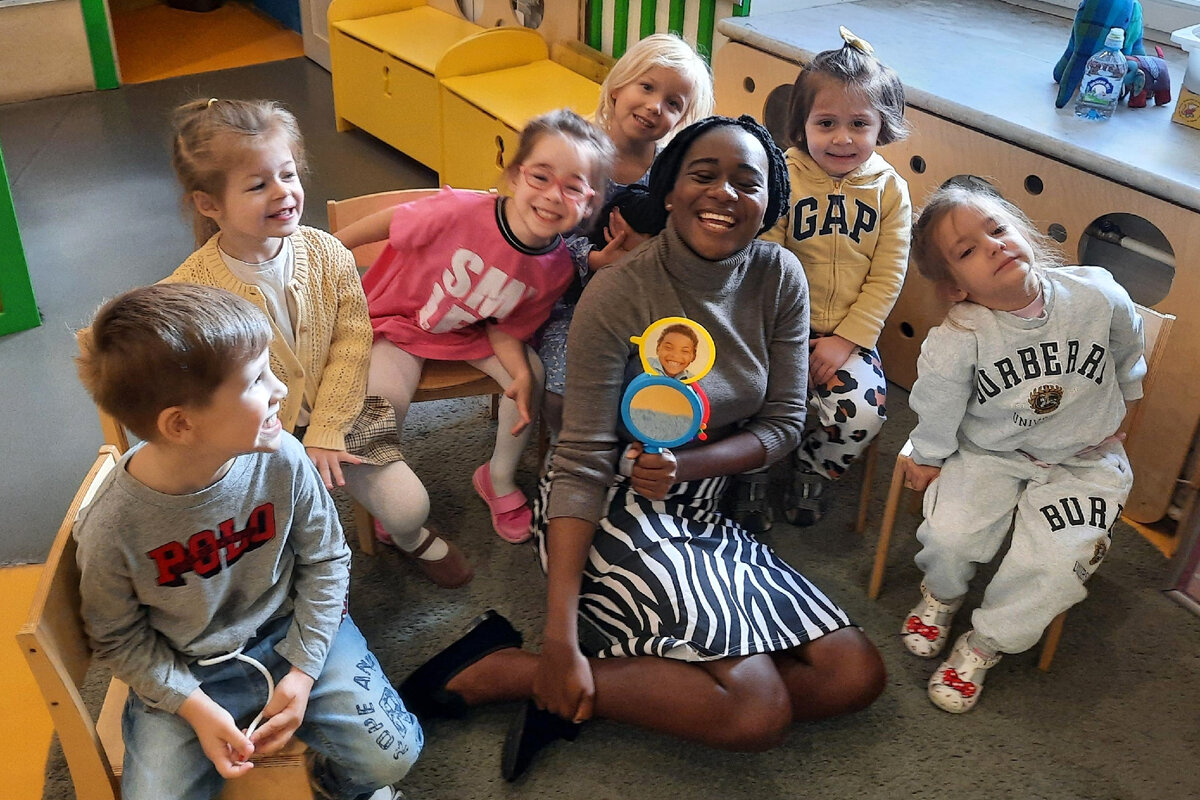 Ms Natasha и ее студенты из класса Middle