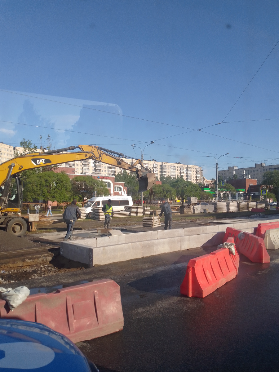 Строительство новой платфотмы Уже готова рамка из поребрика 