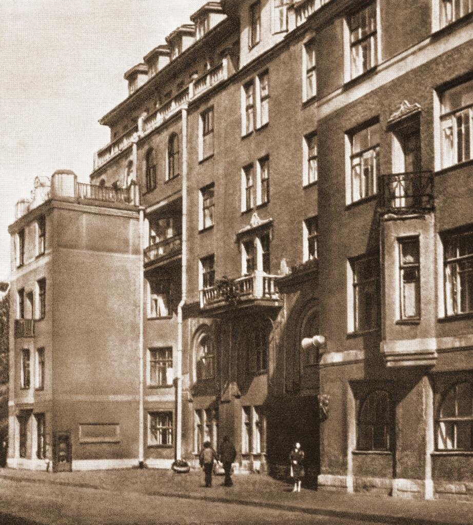 Дом Басевича в советское безбожное время (журнал «Строительство и архитектура Ленинграда», 1979)