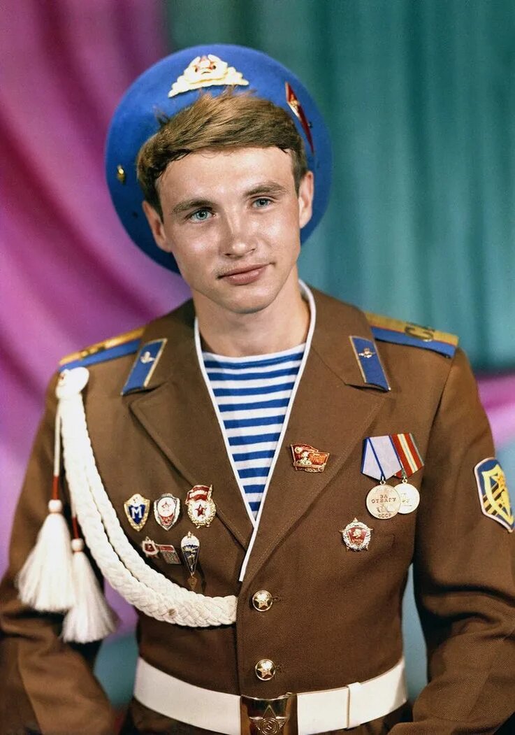 Картинка из интернета по запросу: советский десантник