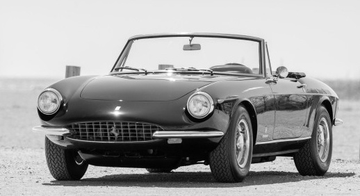 Редкий кабриолет Ferrari 365 GTS. Выпускался с 68 по 69 год. Тираж 20 экземпляров.