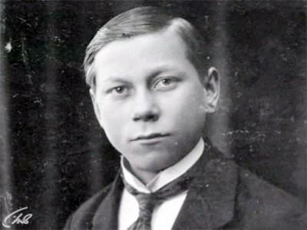 Василий Меркурьев в юности