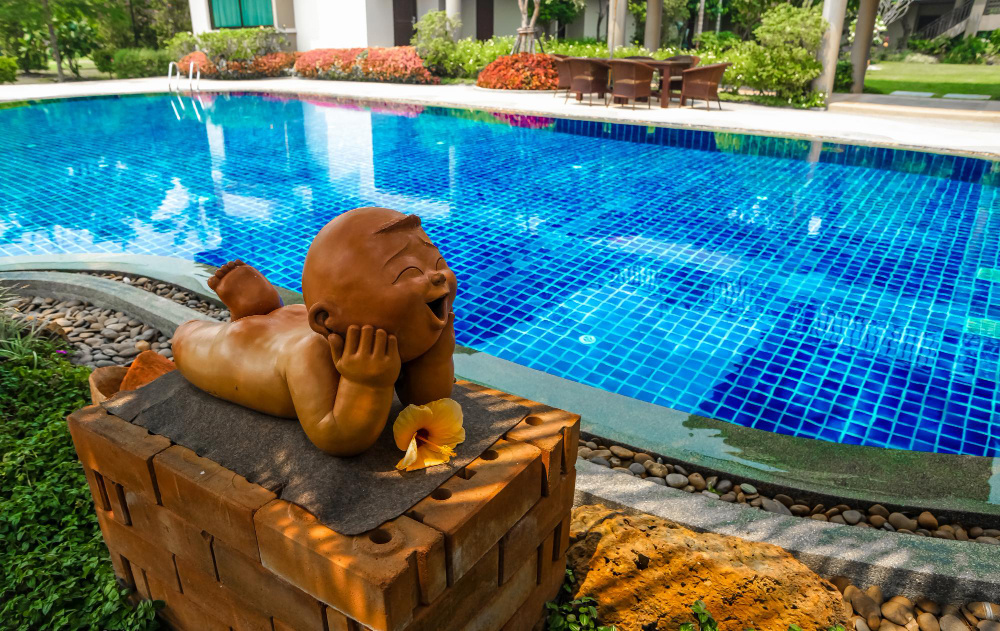 Бассейн с бетонной отливкой