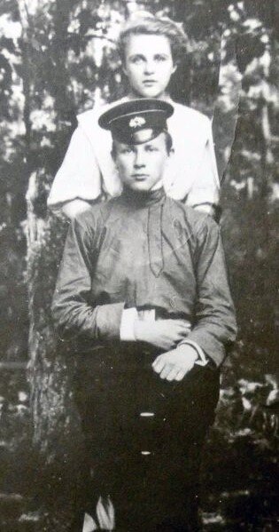 Брат и сестра, Надежда и Михаил Булгаковы 1910-е годы https://www.mos.ru/news/item/74038073/