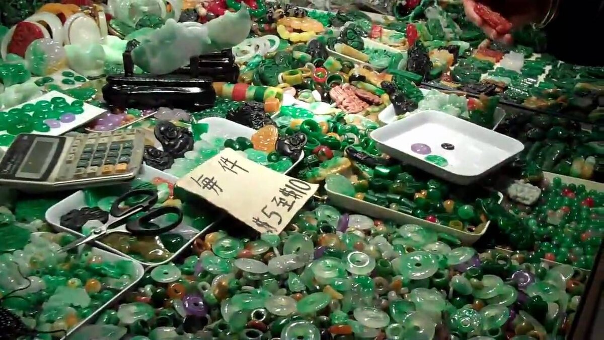 Нефритовый рынок в Гонконге. Источник: https://www.youtube.com/watch?v=1OiOu5lYzII