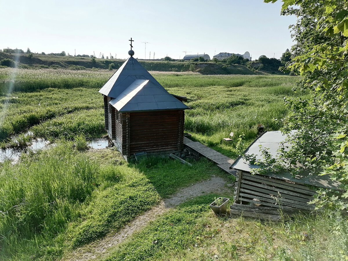 Купальня у святых вод бывшего озера.