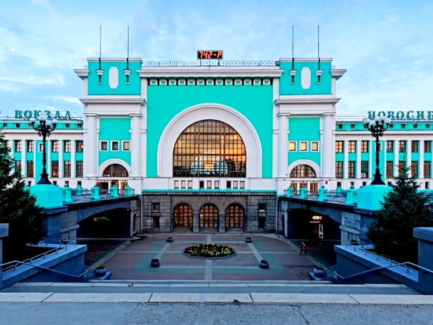 Железнодорожный вокзал г. Новосибирс