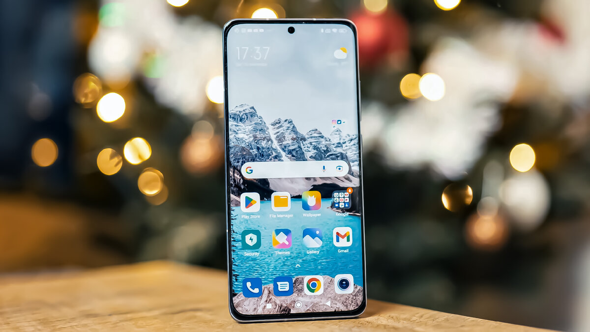 Экран Xiaomi 12X с аккуратным вырезом под фронтальную камеру