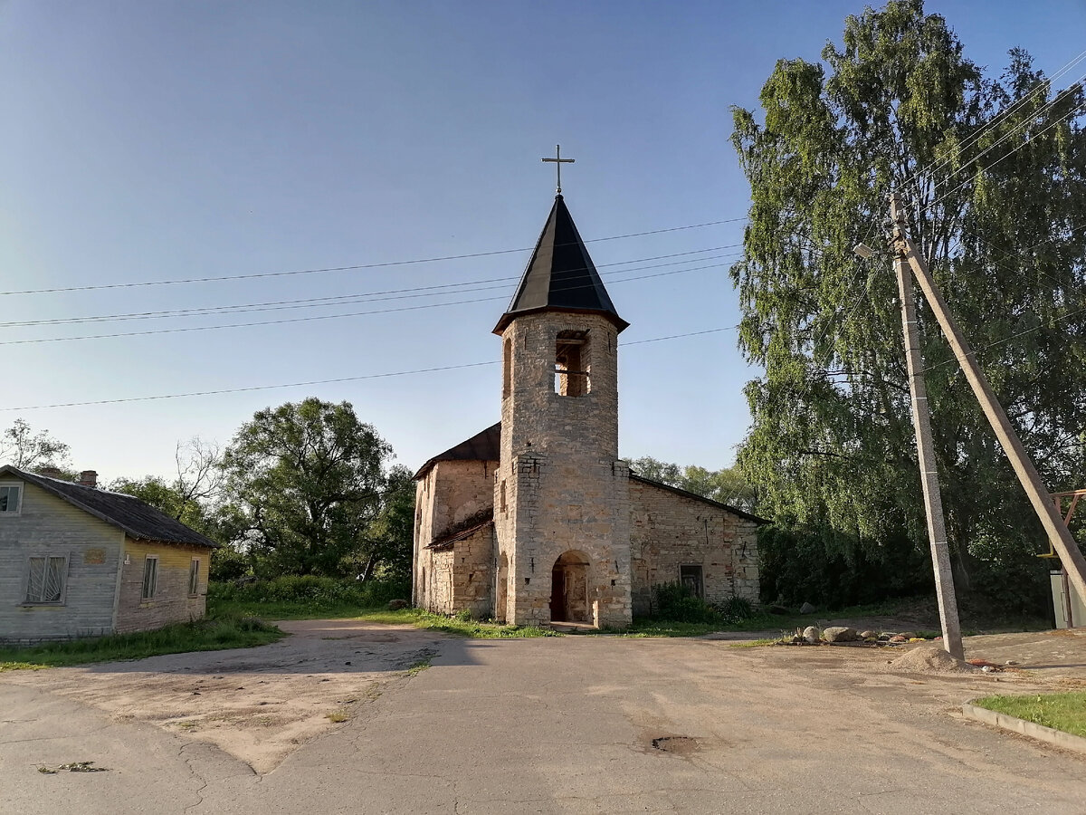 Церковь Рождества Пресвятой Богородицы в Порхове (ул. Карла Маркса, 40)