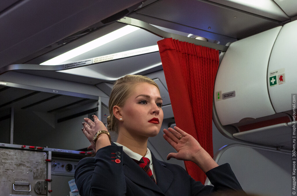 Не знаю как вы, а я расстраиваюсь, когда на рейсе пассажиров обслуживают не девушки-стюардессы, а мужчины-стюарды.