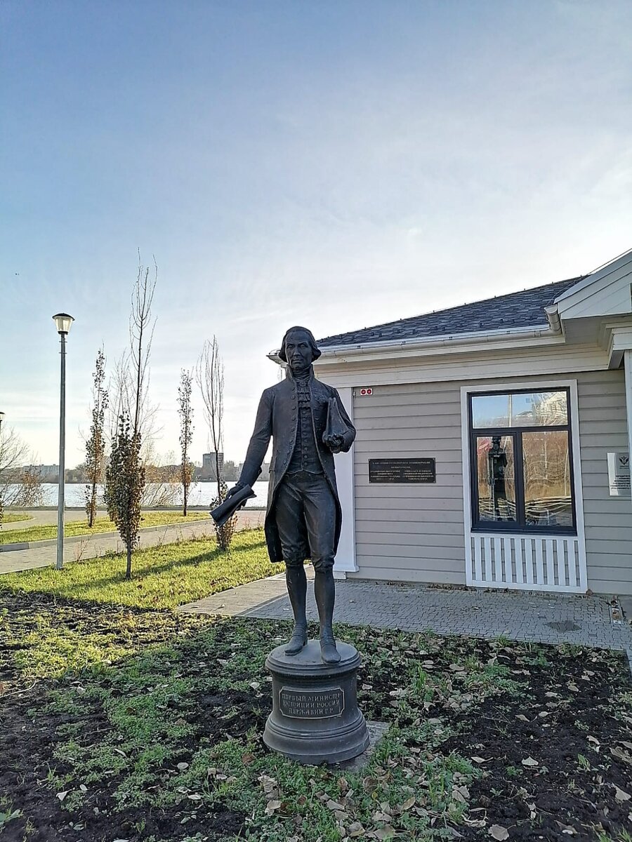 Памятник Г.Р. Державину в Казани.