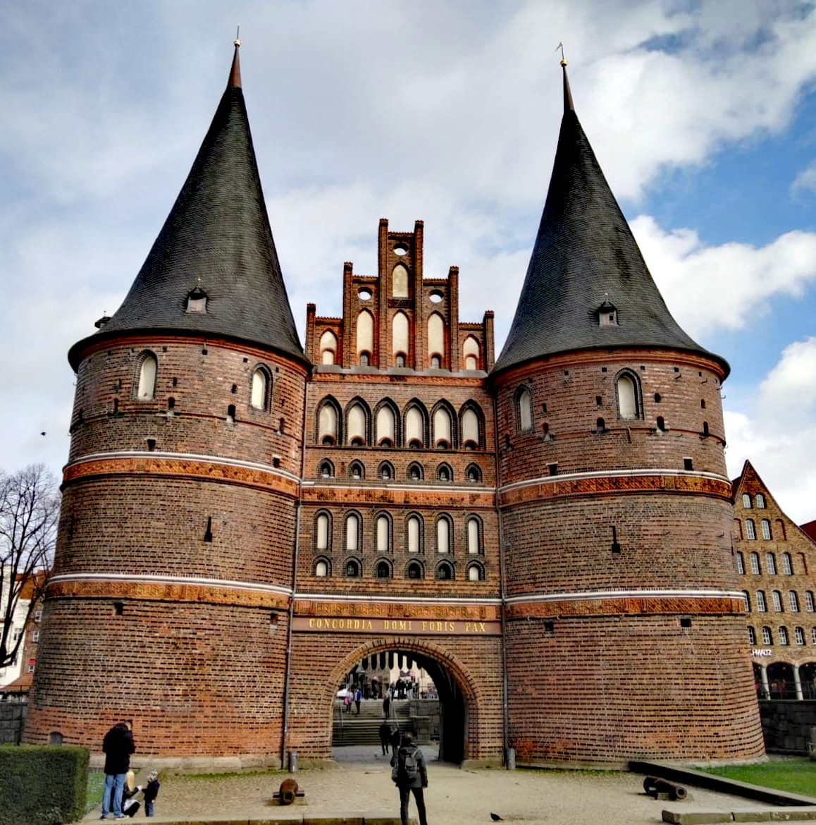 Голштинские ворота. Любек, Германия 