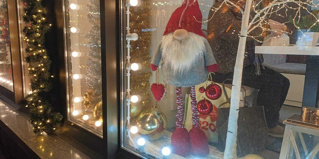 Что подарить: изделие созданное вручную, купленное в магазине или деньги?