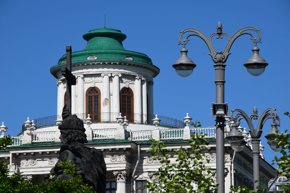 Загадка №1: Дом Пашкова. Фото автора канала "Приключения Тома Сойера". 