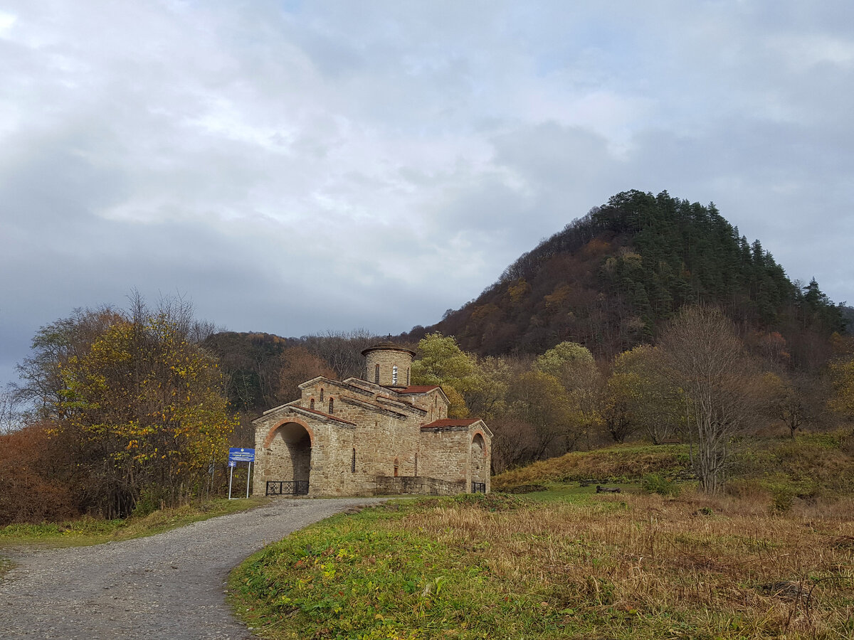 Осенью в этих местах очень мало туристов - тишина и уединение
